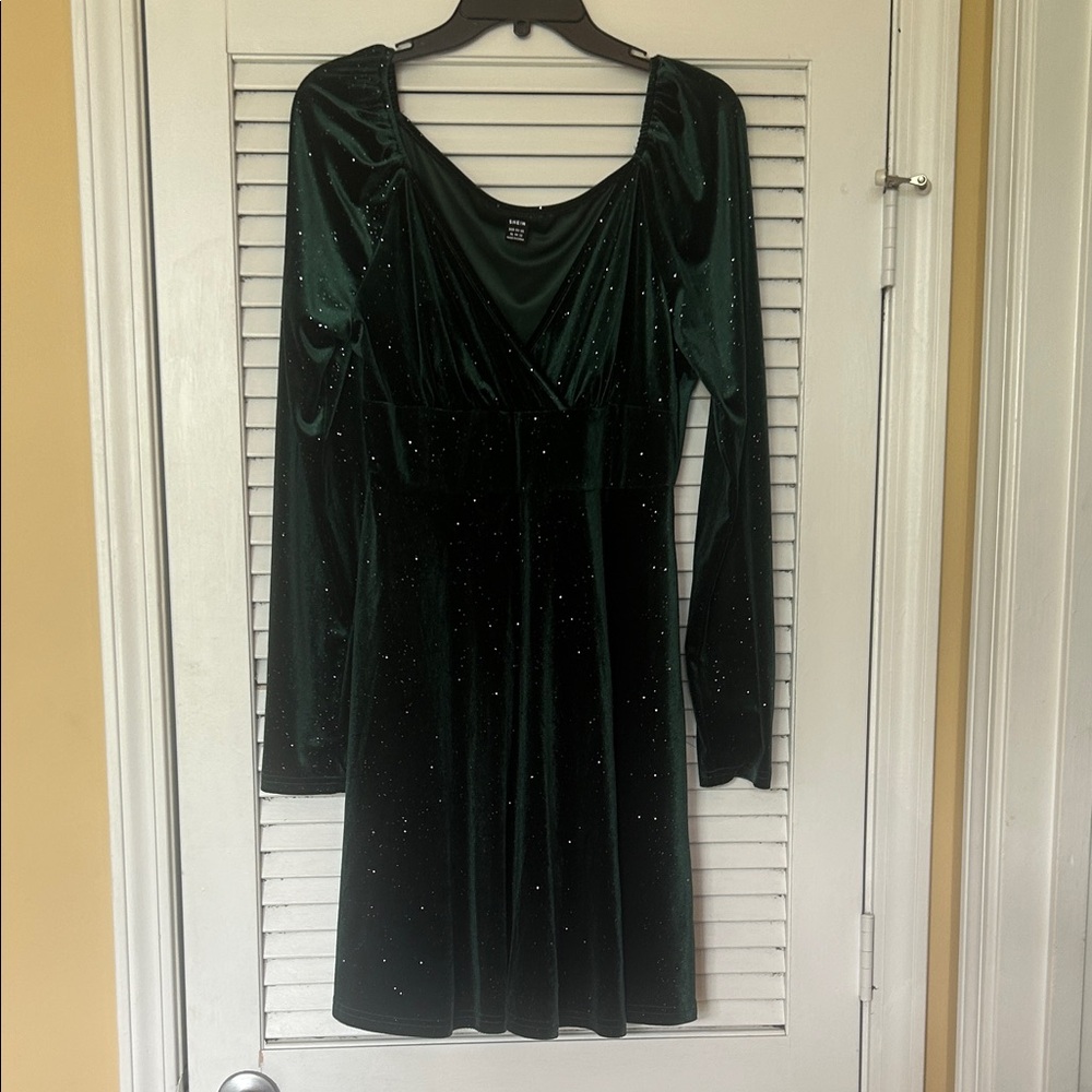 Emerald Green Velvet Long-Sleeve Dress